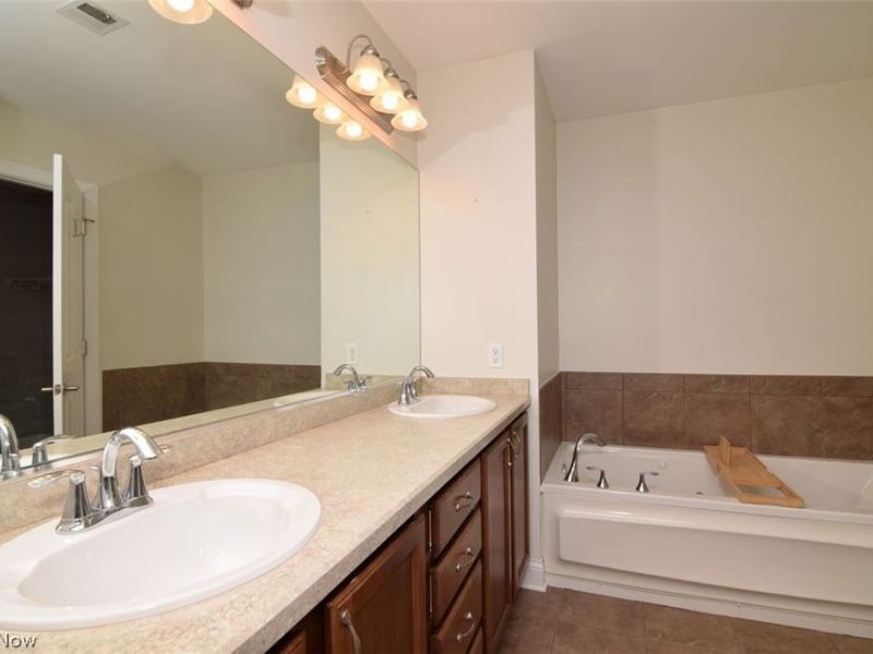16800 Van Aken Boulevard , Unit 210, Shaker Heights, OH 44120 Photo 19