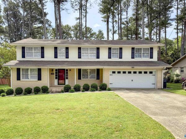 811 Long Bow Drive SW, Decatur, AL 35603