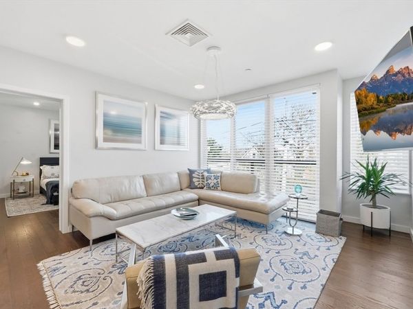 68 Los Angeles, Unit PH5, Newton, MA 02458