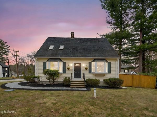 14 Kendall St, Wilmington, MA 01887