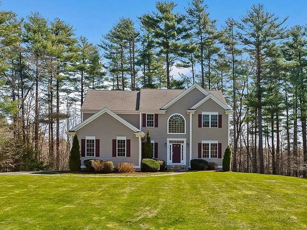 9 Chrisjenn Brook Ln, Lakeville, MA 02347