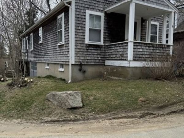 9 Cricket Ln, Falmouth, MA 02543