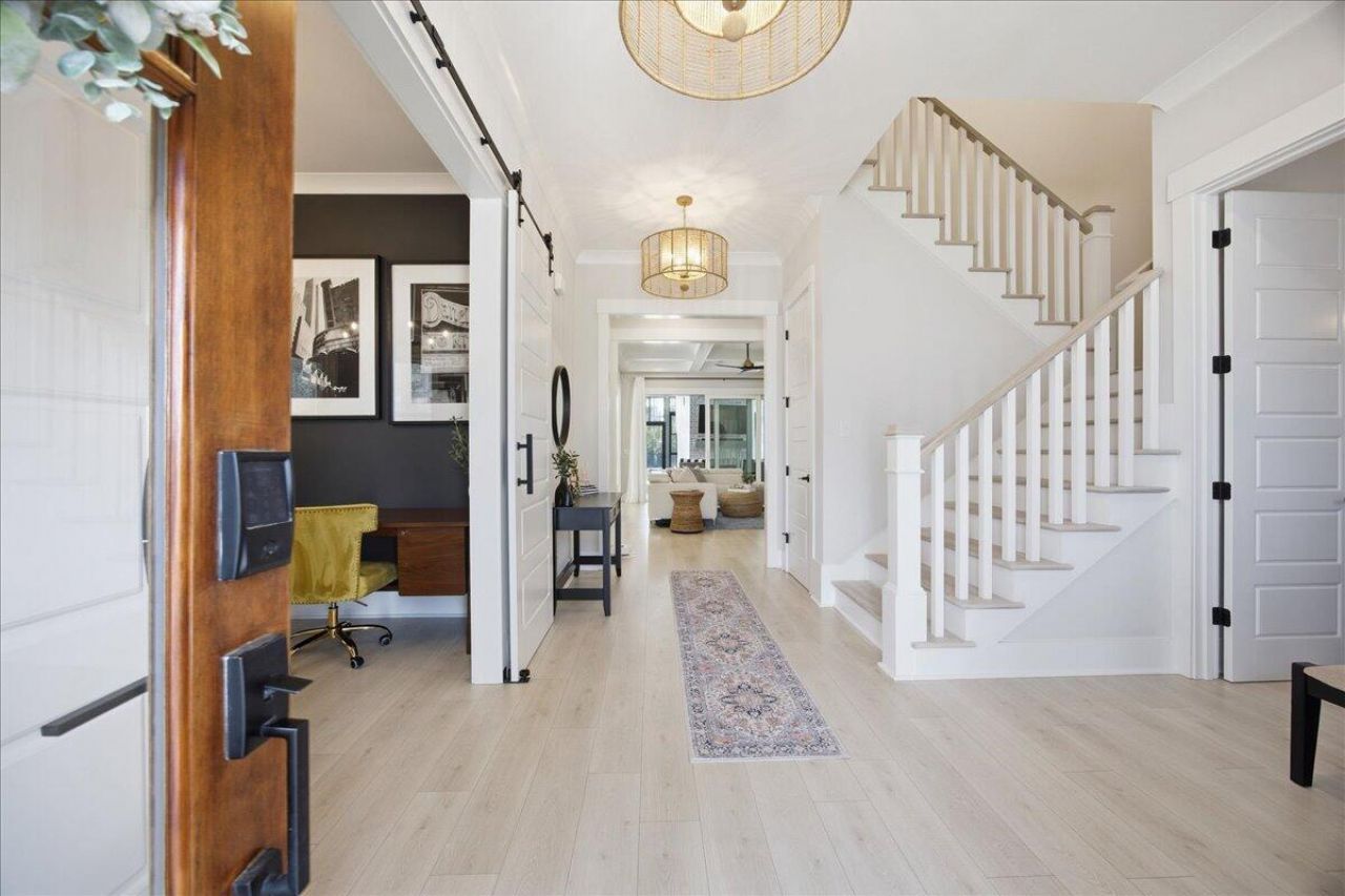 188 Clearblue Loop Photo 13