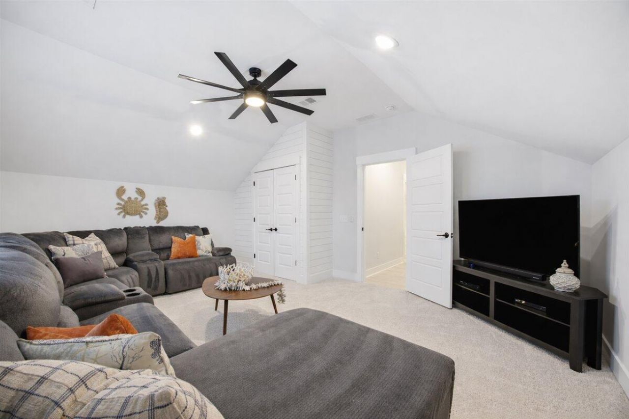 188 Clearblue Loop Photo 71