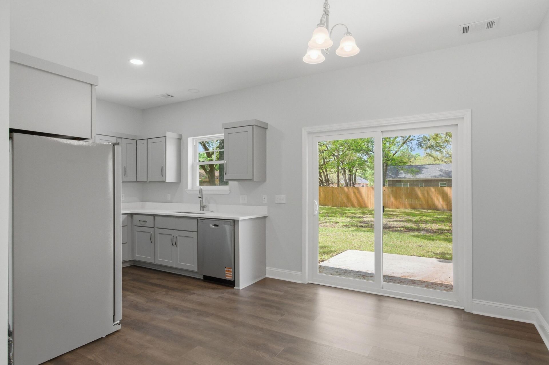 6 Josselson Street Photo 8