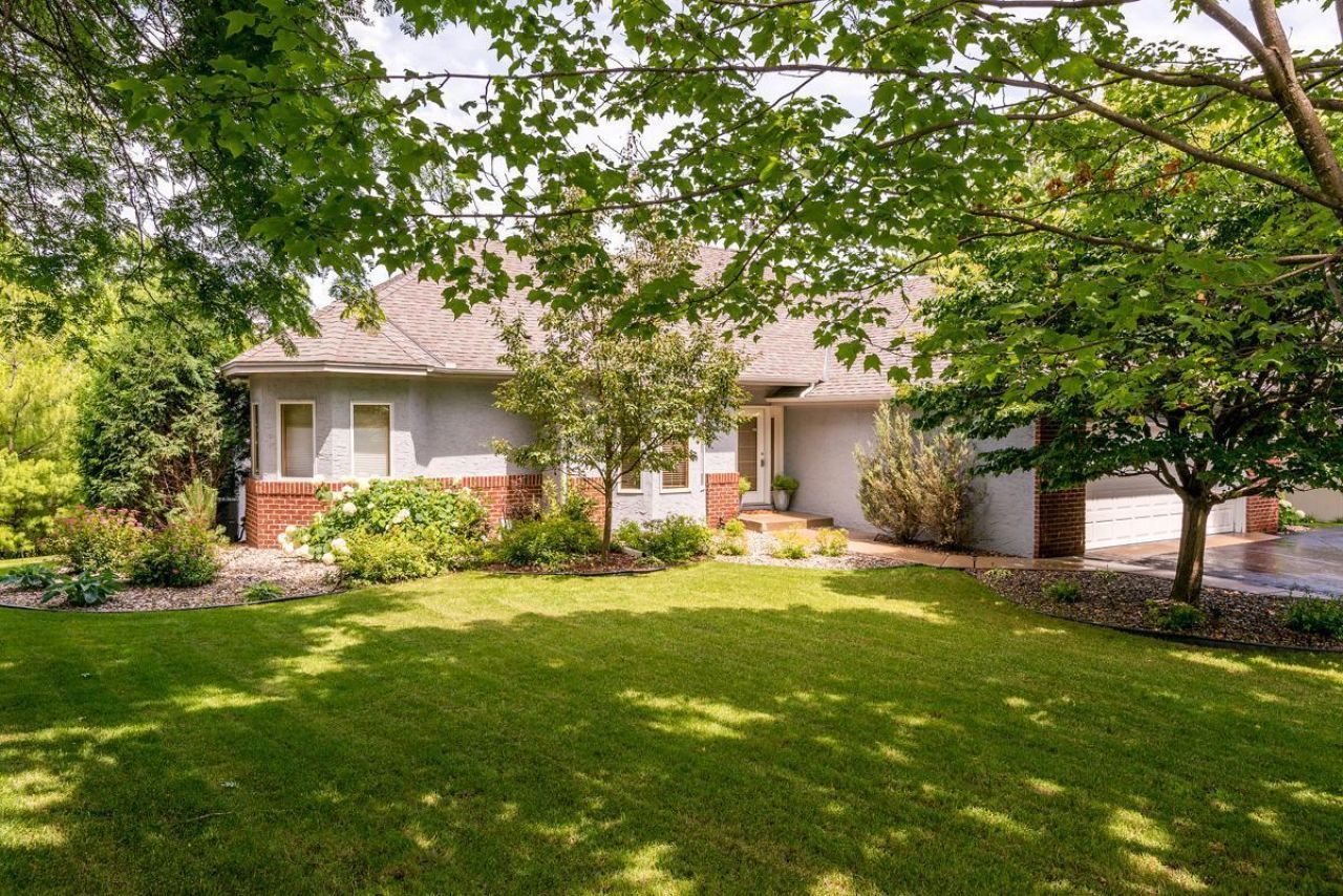 880 Vineland Court, Chanhassen, MN 55317 Main Photo