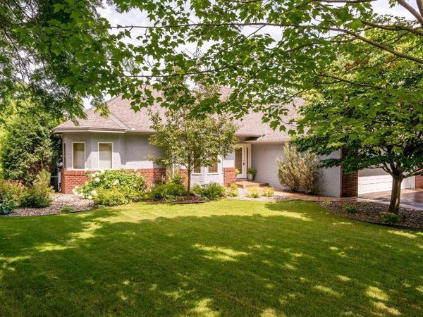 880 Vineland Court , Chanhassen, MN 55317