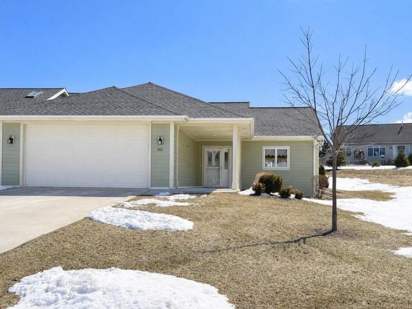 901 Hawthorne COURT, Manitowoc, WI 54220