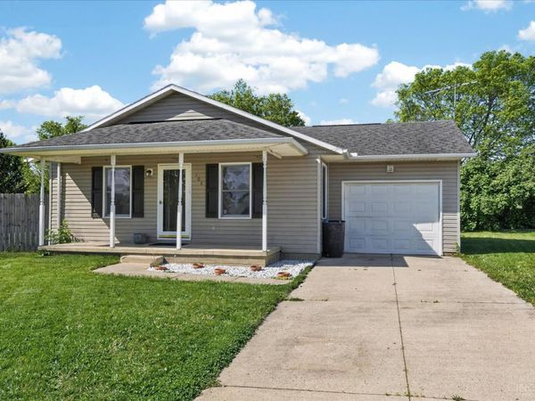 108 W Concord, Bloomingburg, OH 43106