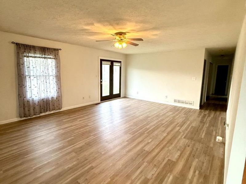 108 W Concord, Bloomingburg, OH 43106 Photo 8