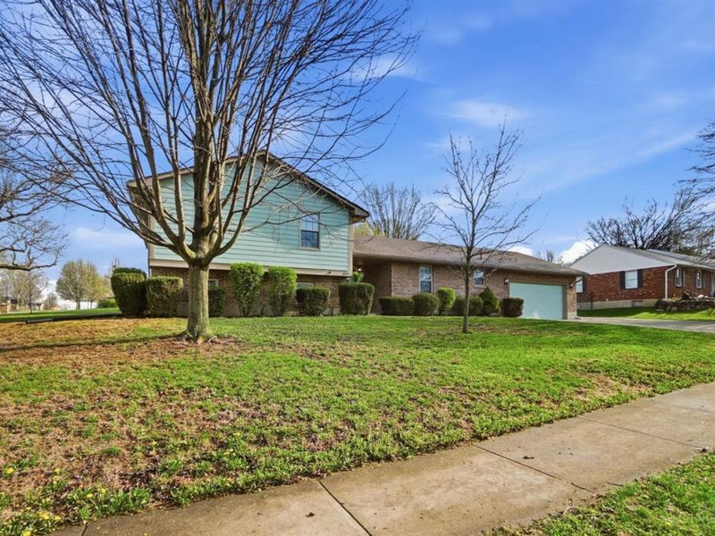 631 Wilson Park Drive, West Carrollton, OH 45449 Photo 3