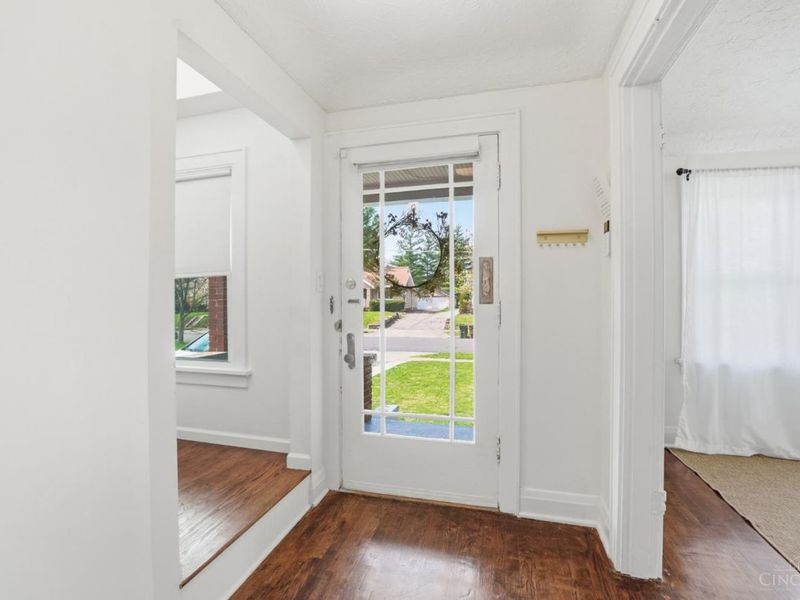 1040 Burns Avenue, Wyoming, OH 45215 Photo 3