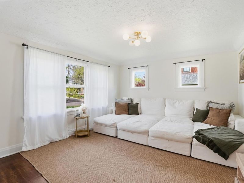 1040 Burns Avenue, Wyoming, OH 45215 Photo 6