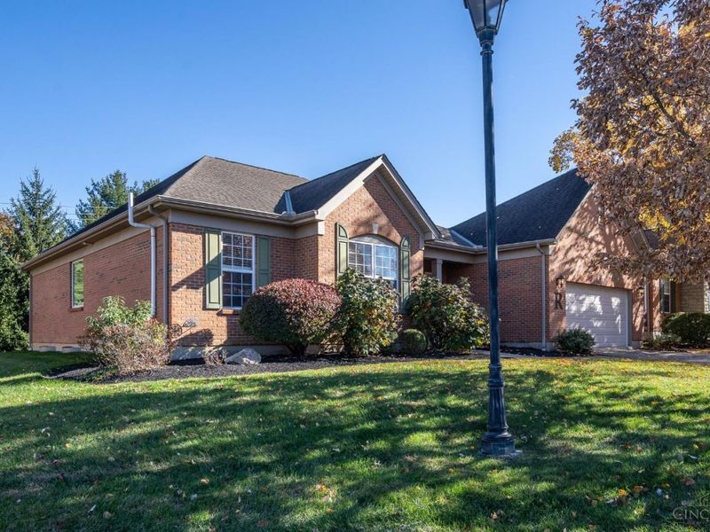 8022 Stonegate Drive, Anderson Twp, OH 45255 Photo 2