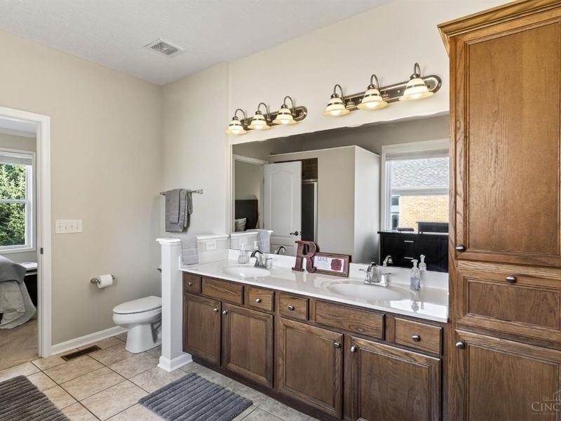 8022 Stonegate Drive, Anderson Twp, OH 45255 Photo 32