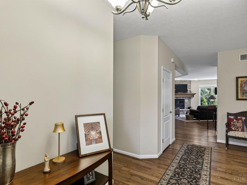 8022 Stonegate Drive, Anderson Twp, OH 45255 Photo 6