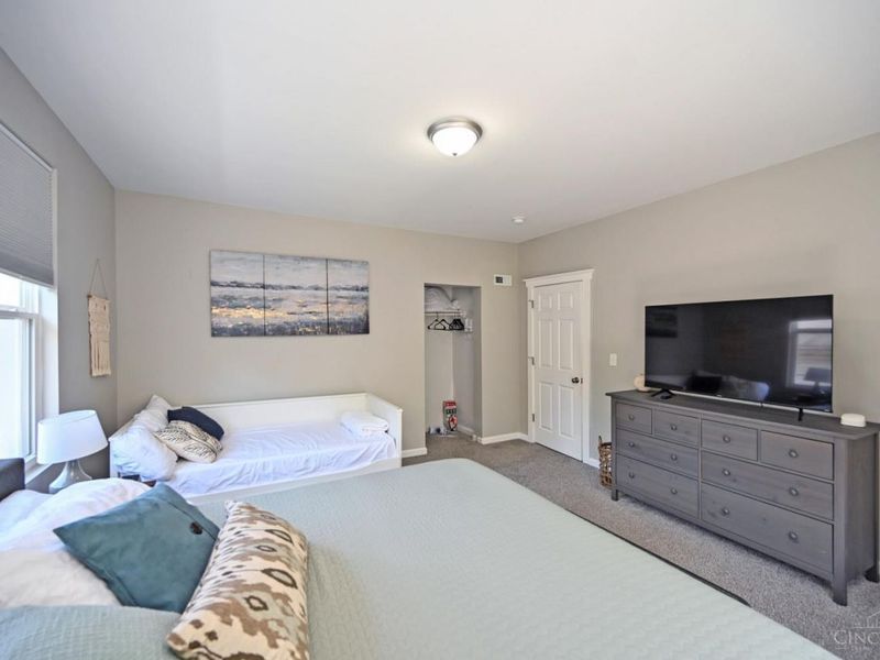 899 Lexington Avenue, Cincinnati, OH 45229 Photo 29