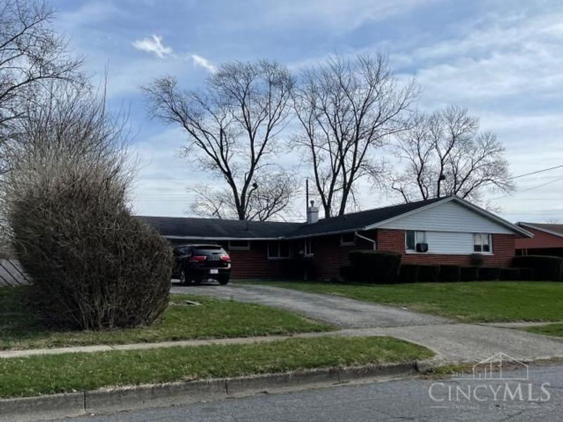 100 Macgregor Drive, Dayton, OH 45426 Photo 2