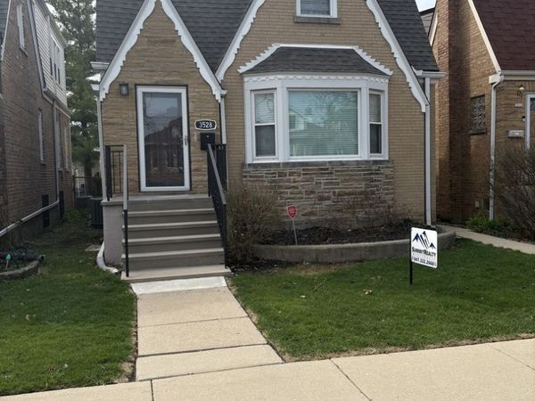 3528 N Neva Avenue , Chicago, IL 60634