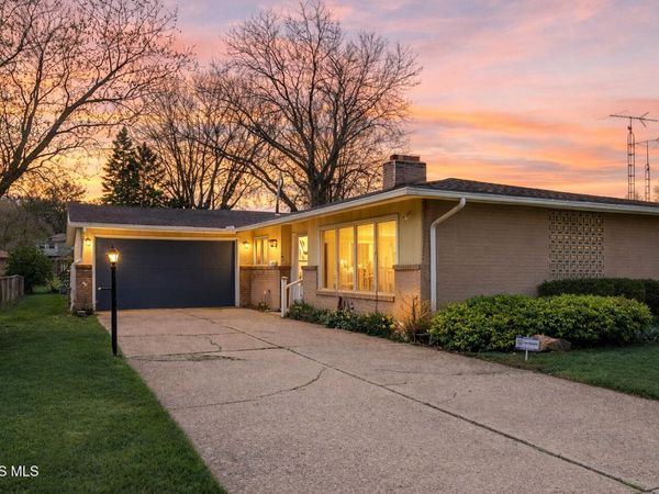 5223 Grosse Point Parkway, Toledo, OH 43611