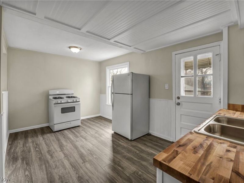 14215 Tuckahoe Avenue , Cleveland, OH 44111 Photo 11