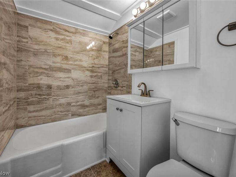 14215 Tuckahoe Avenue , Cleveland, OH 44111 Photo 16