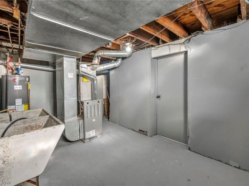 14215 Tuckahoe Avenue , Cleveland, OH 44111 Photo 28