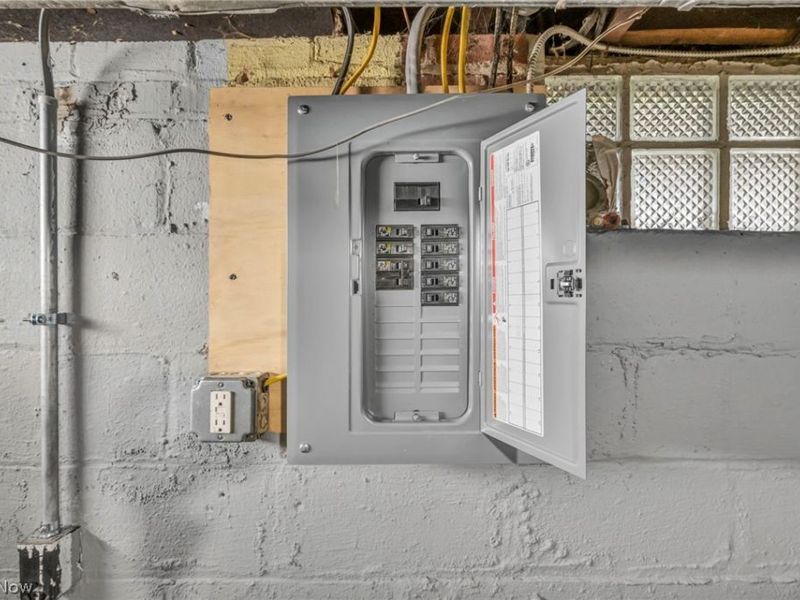 14215 Tuckahoe Avenue, Cleveland, OH 44111 Photo 29