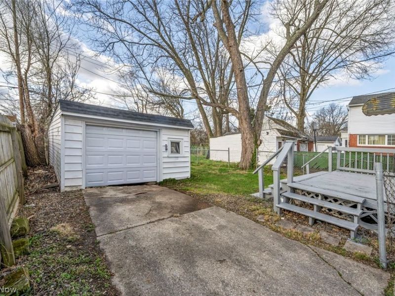 14215 Tuckahoe Avenue, Cleveland, OH 44111 Photo 34