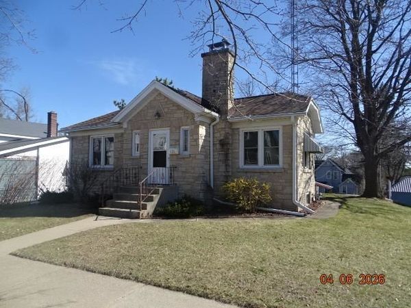 626 W Pleasant Street, Portage, WI 53901