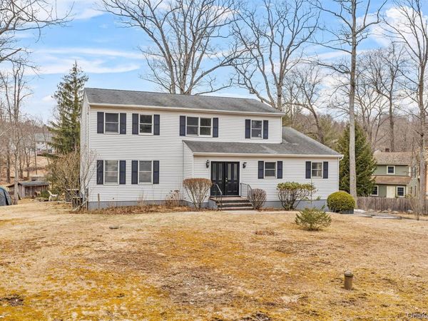 10 Leone Court , Woodbury, NY 10930