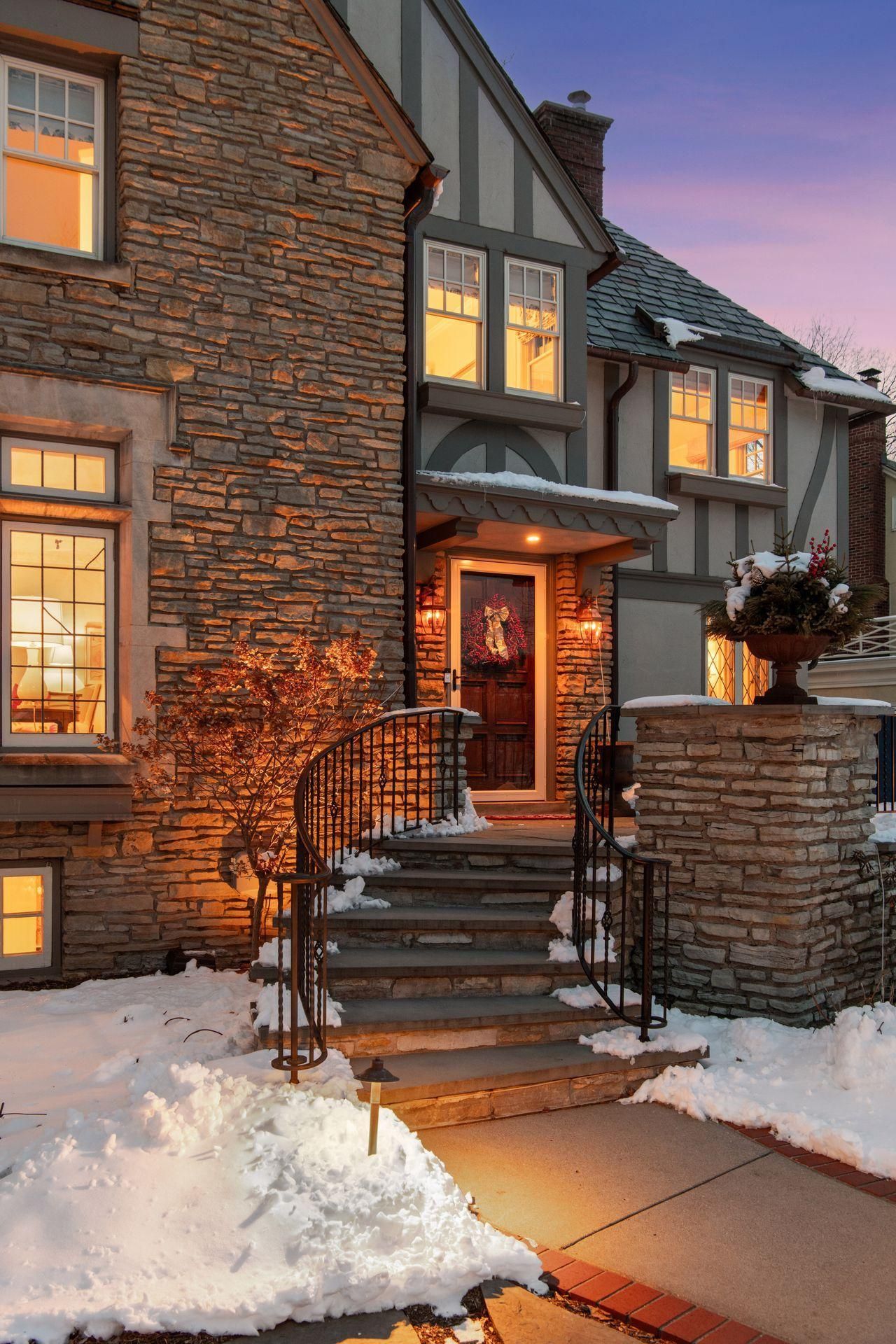 2116 W Lake Of The Isles Parkway, Minneapolis, MN 55405