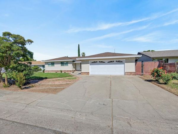 61 Brentford Cir, Sacramento, CA 95823