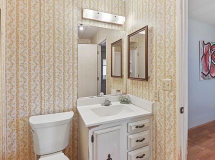 34 Bentley Ave, Sacramento, CA 95823 Photo