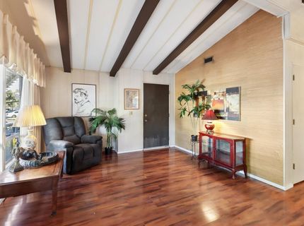 34 Bentley Ave, Sacramento, CA 95823 Photo