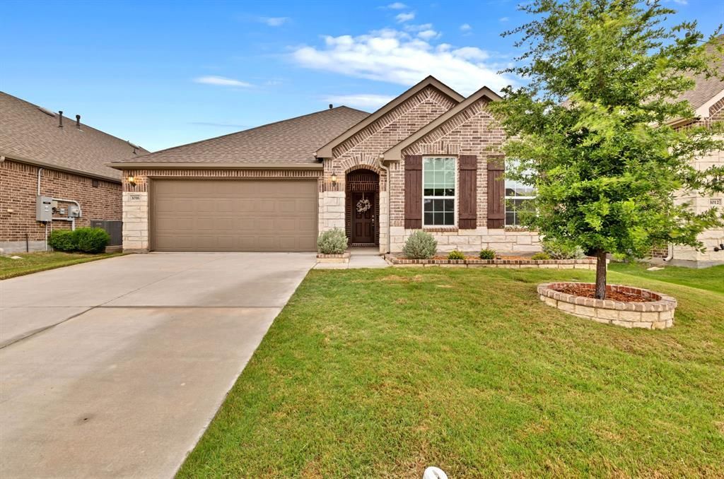1016 Pinnacle Breeze Drive, Fort Worth, TX 76052 Main Photo