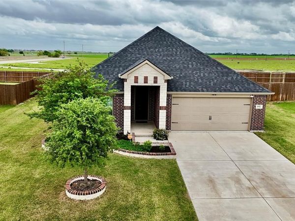692 Avalon Drive, Waxahachie, TX 75165