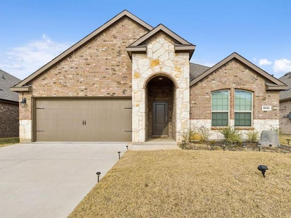 9721 Tinsley Street, Aubrey, TX 76227