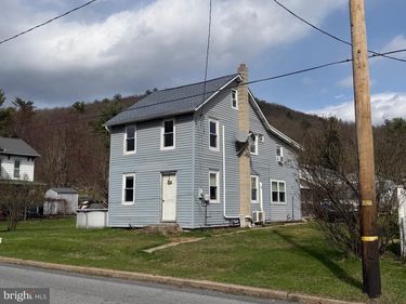 412 E RAILROAD AVENUE, NEW RINGGOLD, PA 17960