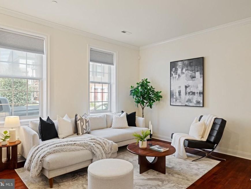 108 Captains Way, Philadelphia, PA 19146 Main Photo