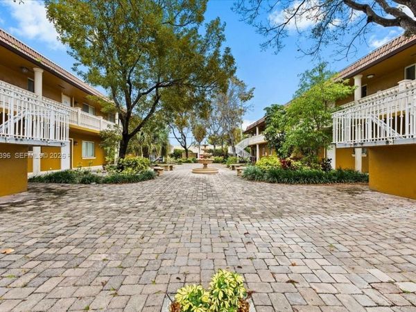 2323 Van Buren St , Unit 208, Hollywood, FL 33020