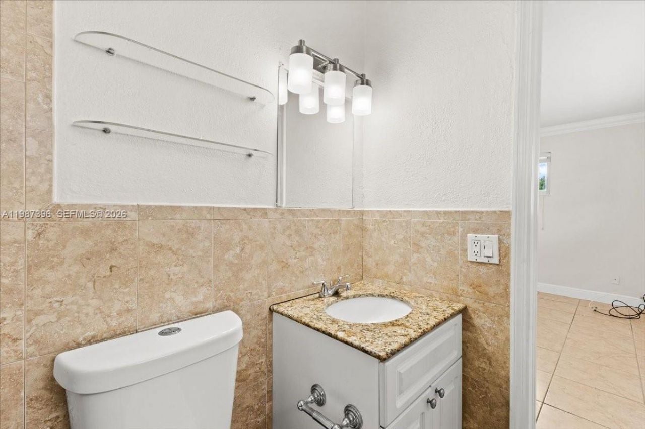 2323 Van Buren St, Unit 208, Hollywood, FL 33020 Photo