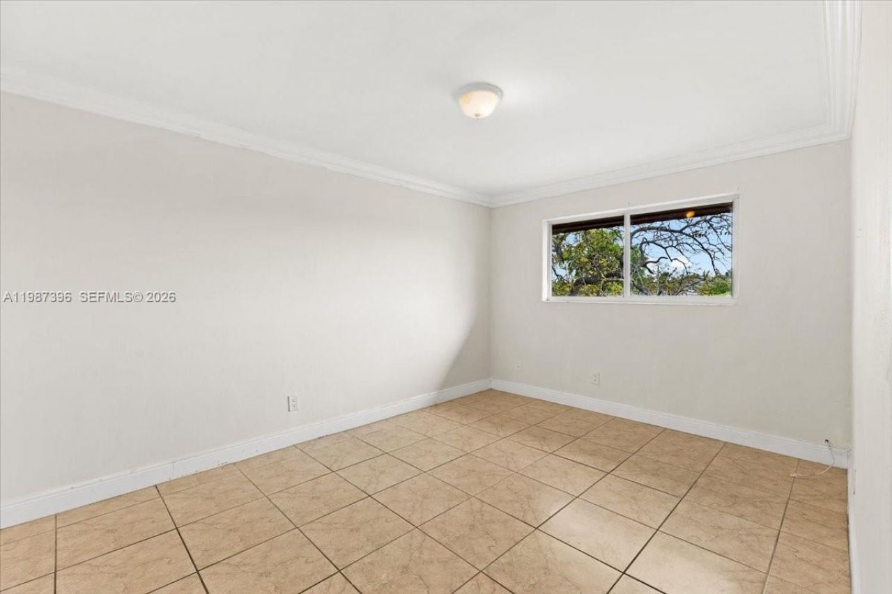 2323 Van Buren St, Unit 208, Hollywood, FL 33020 Photo