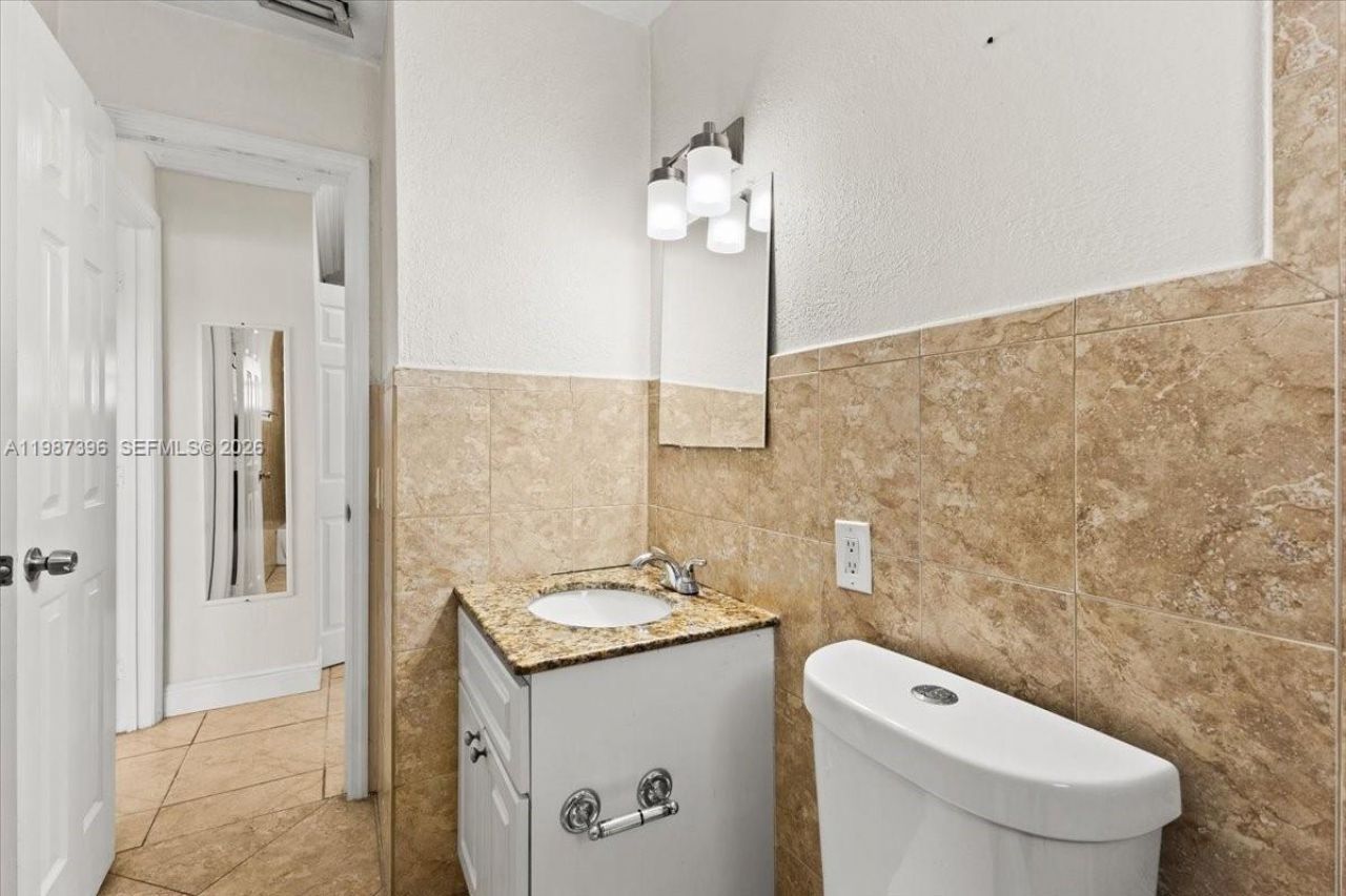 2323 Van Buren St, Unit 208, Hollywood, FL 33020 Photo