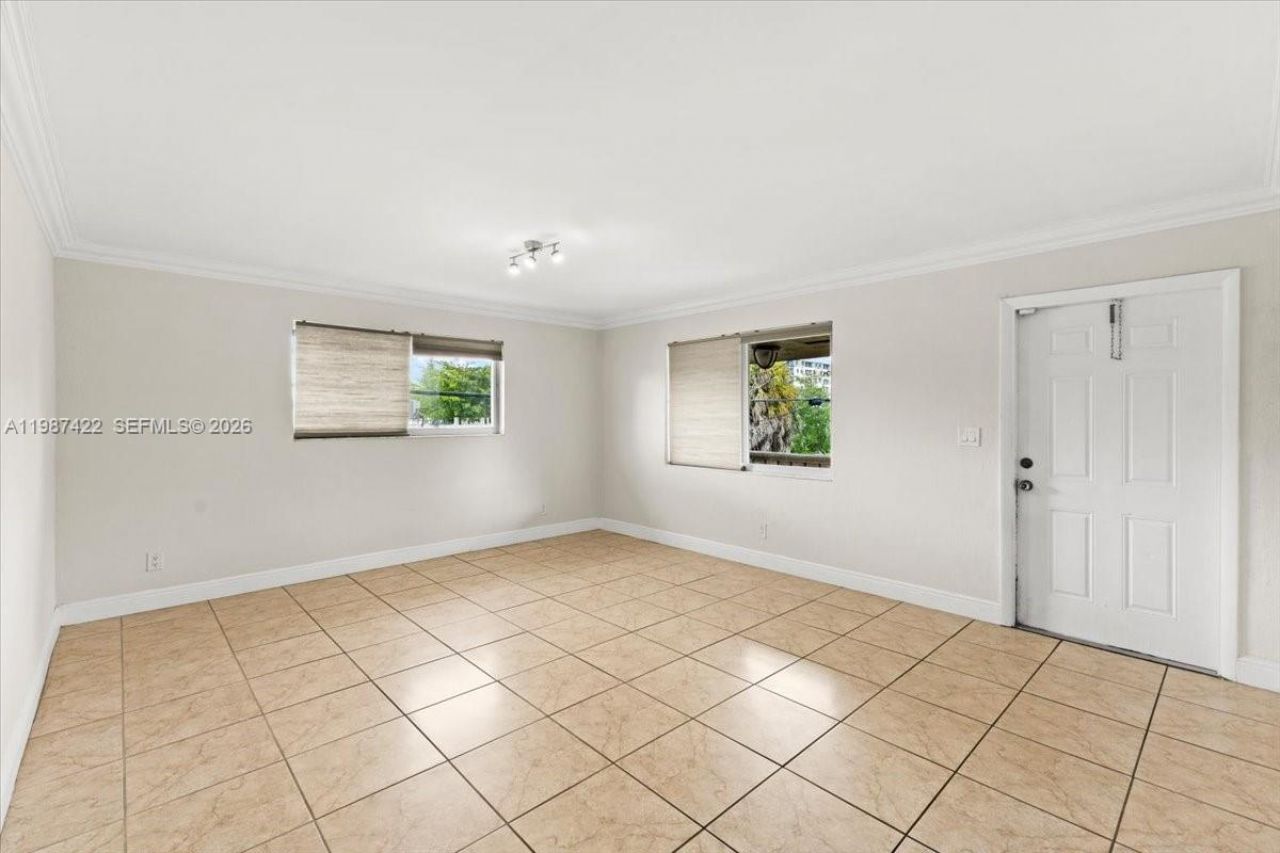 2323 Van Buren St, Unit 208, Hollywood, FL 33020 Photo