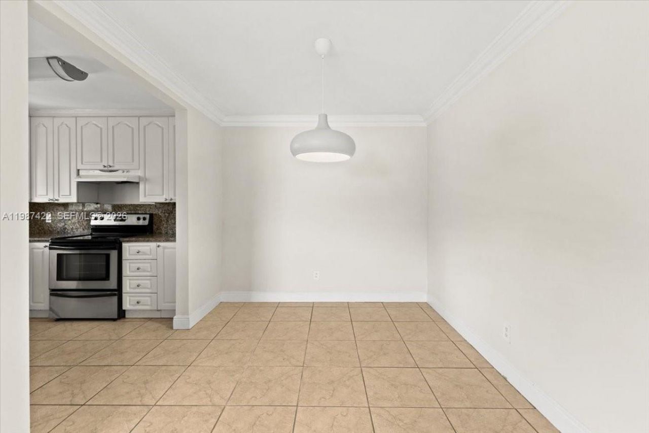 2323 Van Buren St, Unit 208, Hollywood, FL 33020 Photo