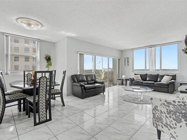 4200 Hillcrest Dr , Unit 700, Hollywood, FL 33021