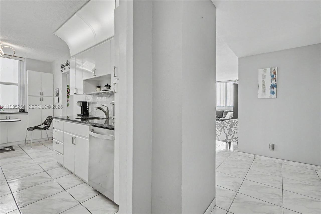 4200 Hillcrest Dr , Unit 700, Hollywood, FL 33021 Photo