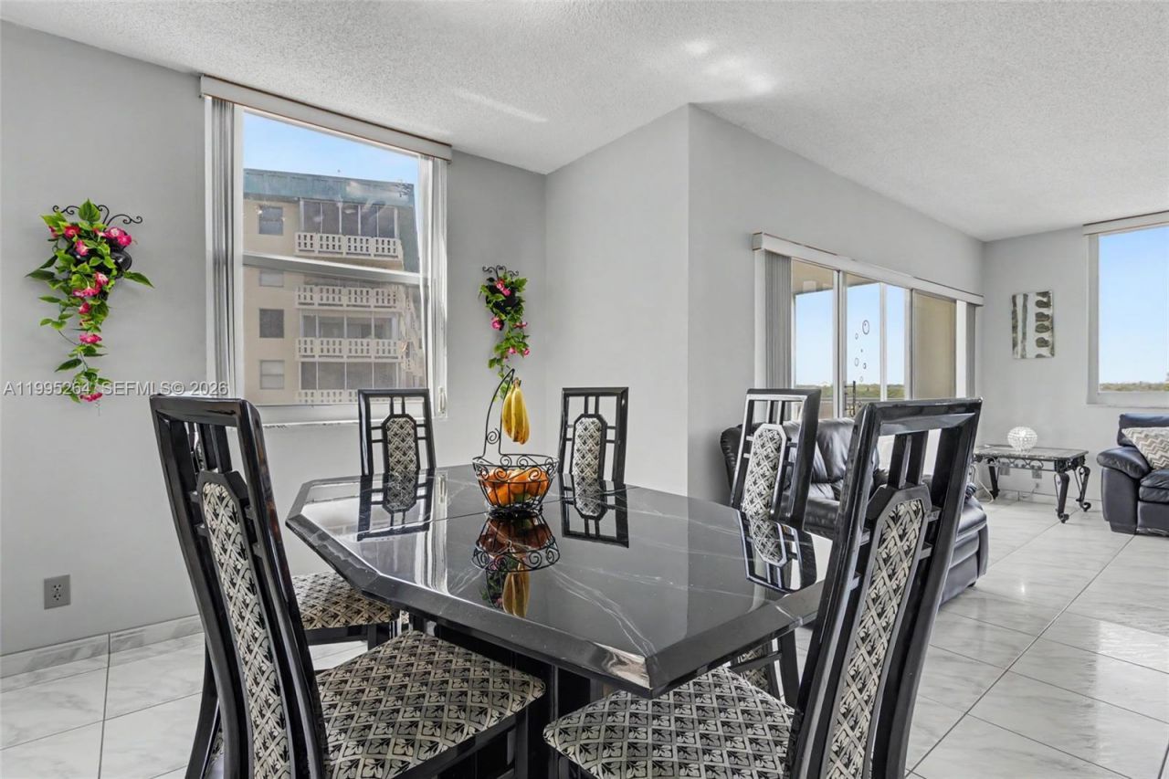 4200 Hillcrest Dr , Unit 700, Hollywood, FL 33021 Photo