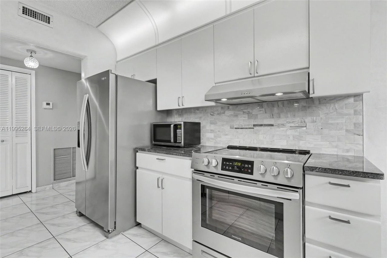 4200 Hillcrest Dr , Unit 700, Hollywood, FL 33021 Photo